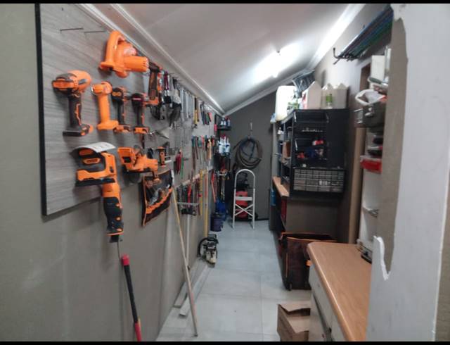 327M² BUSINESS FOR SALE IN BO-DORP